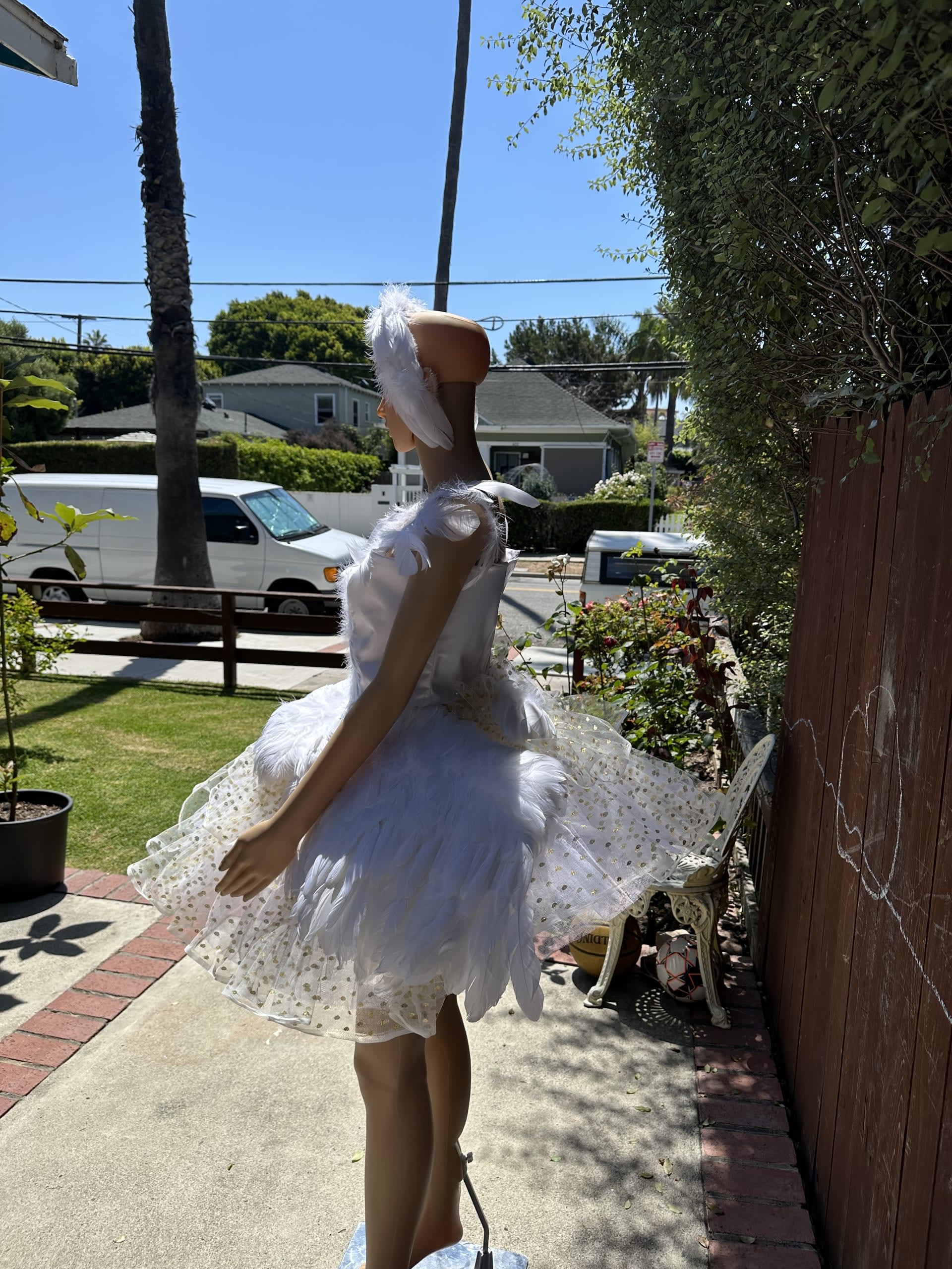 Anna Pavlova’s Swan cosplay