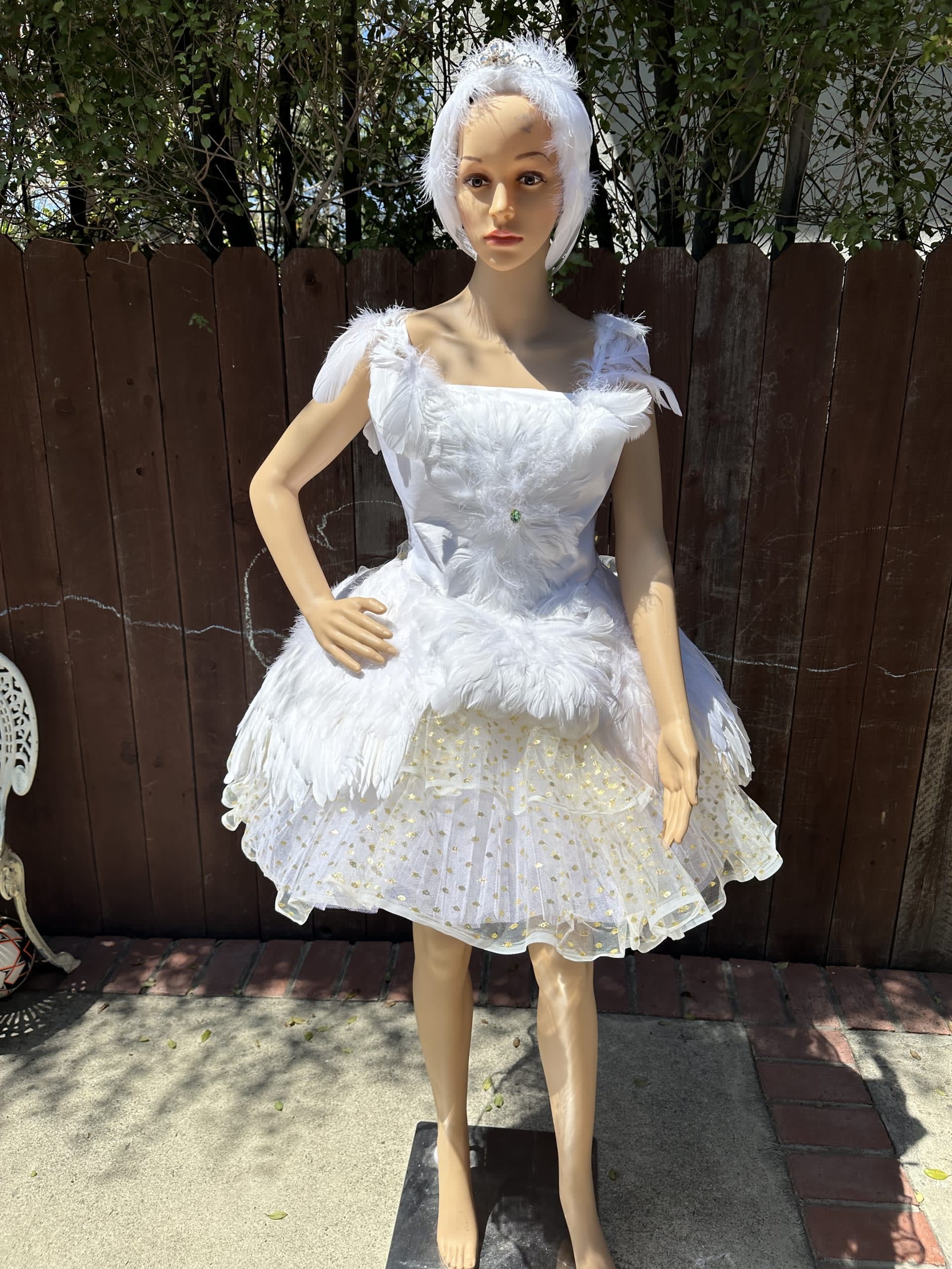 Anna Pavlova’s Swan cosplay