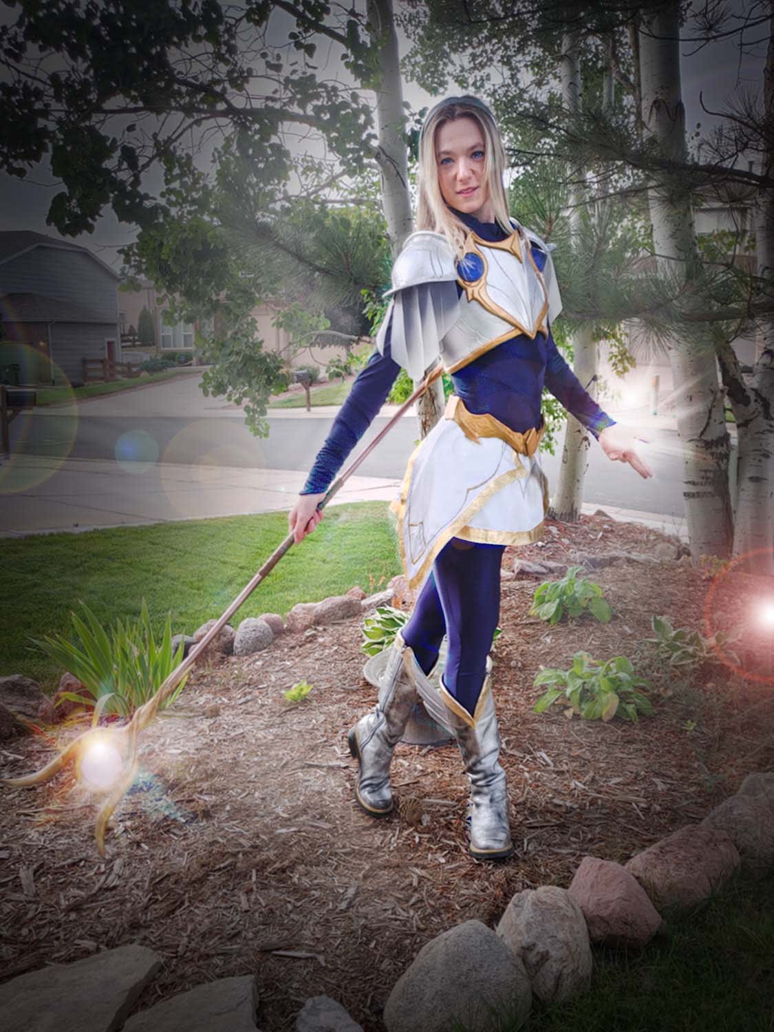 Lux and Garen cosplay