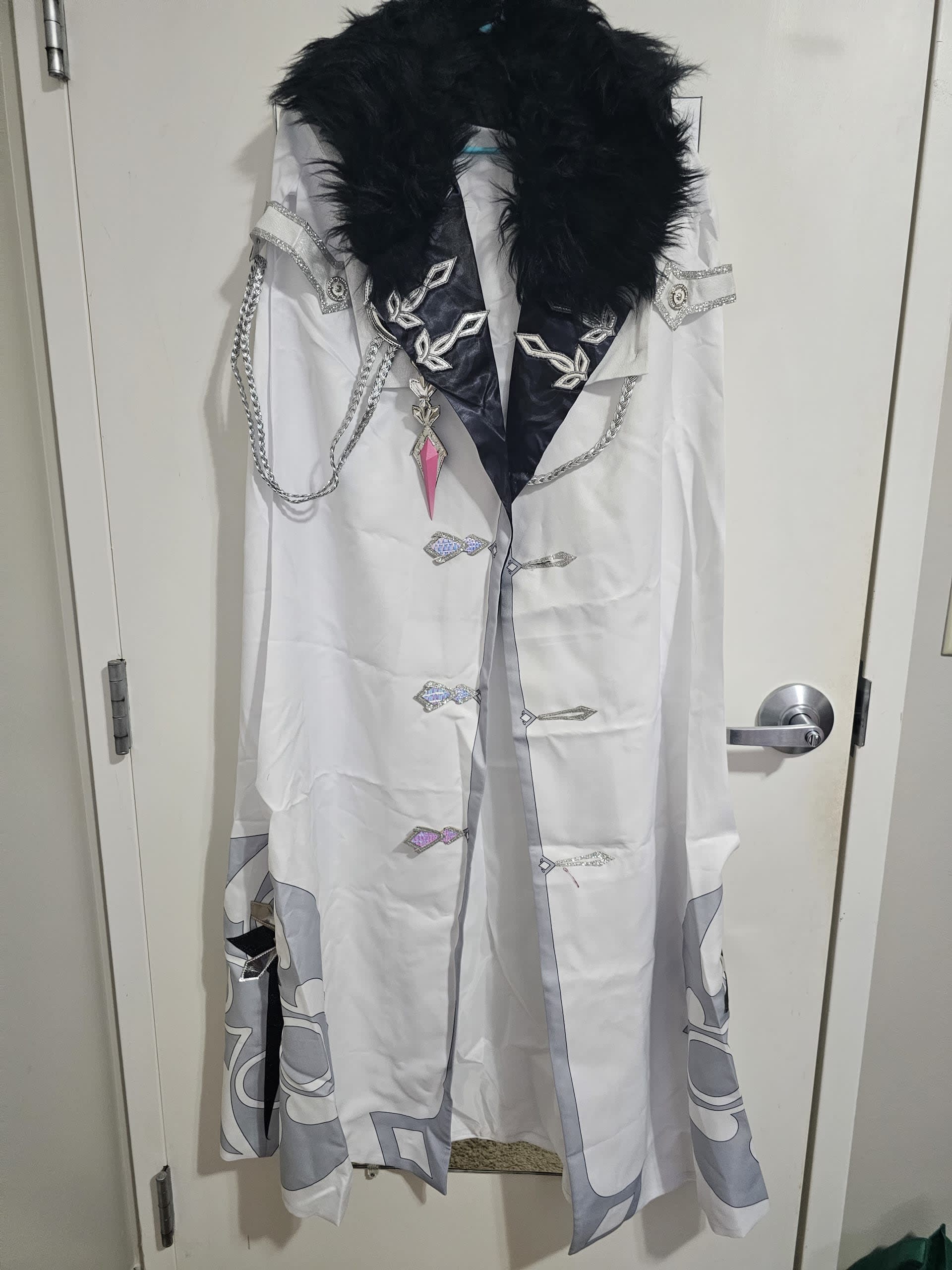 spoonthief-never-used-columbina-cloak-details