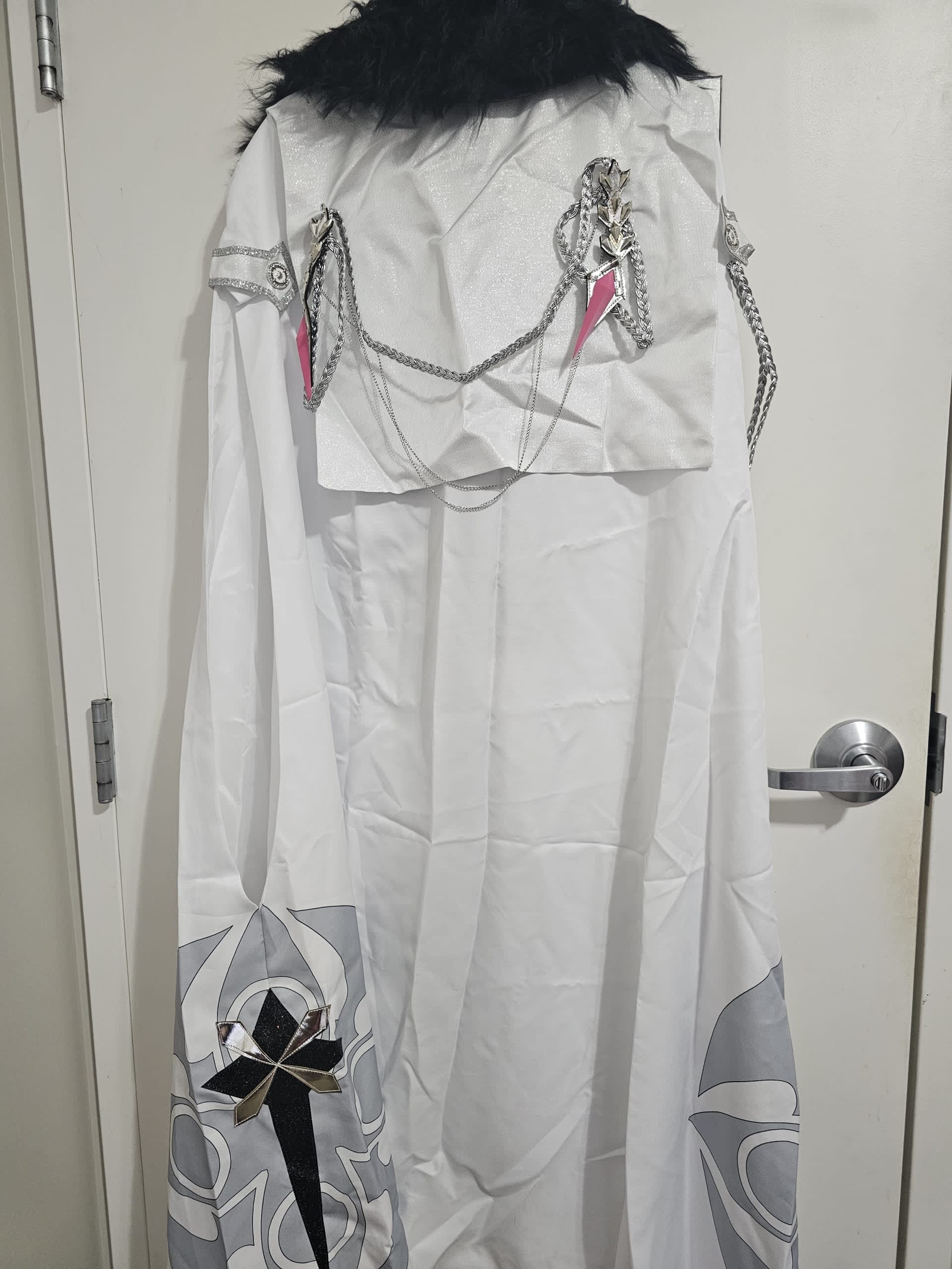 spoonthief-never-used-columbina-cloak-details