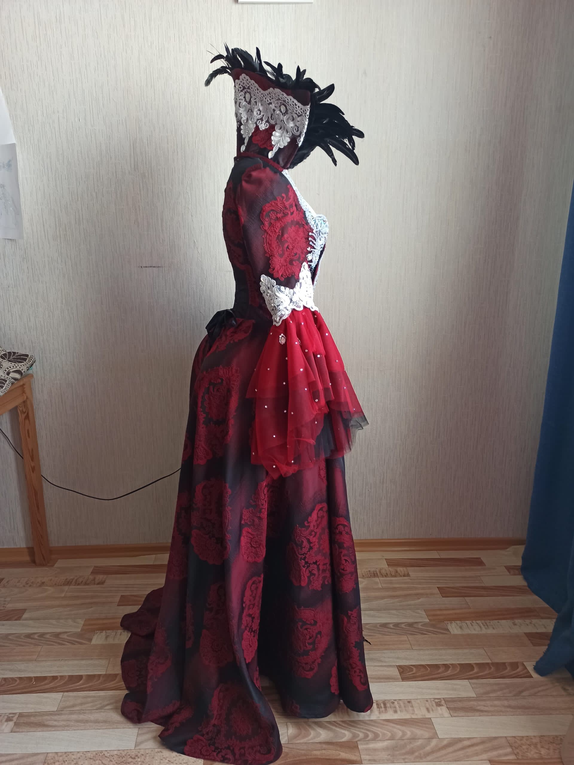 Evil Queen Regina cosplay