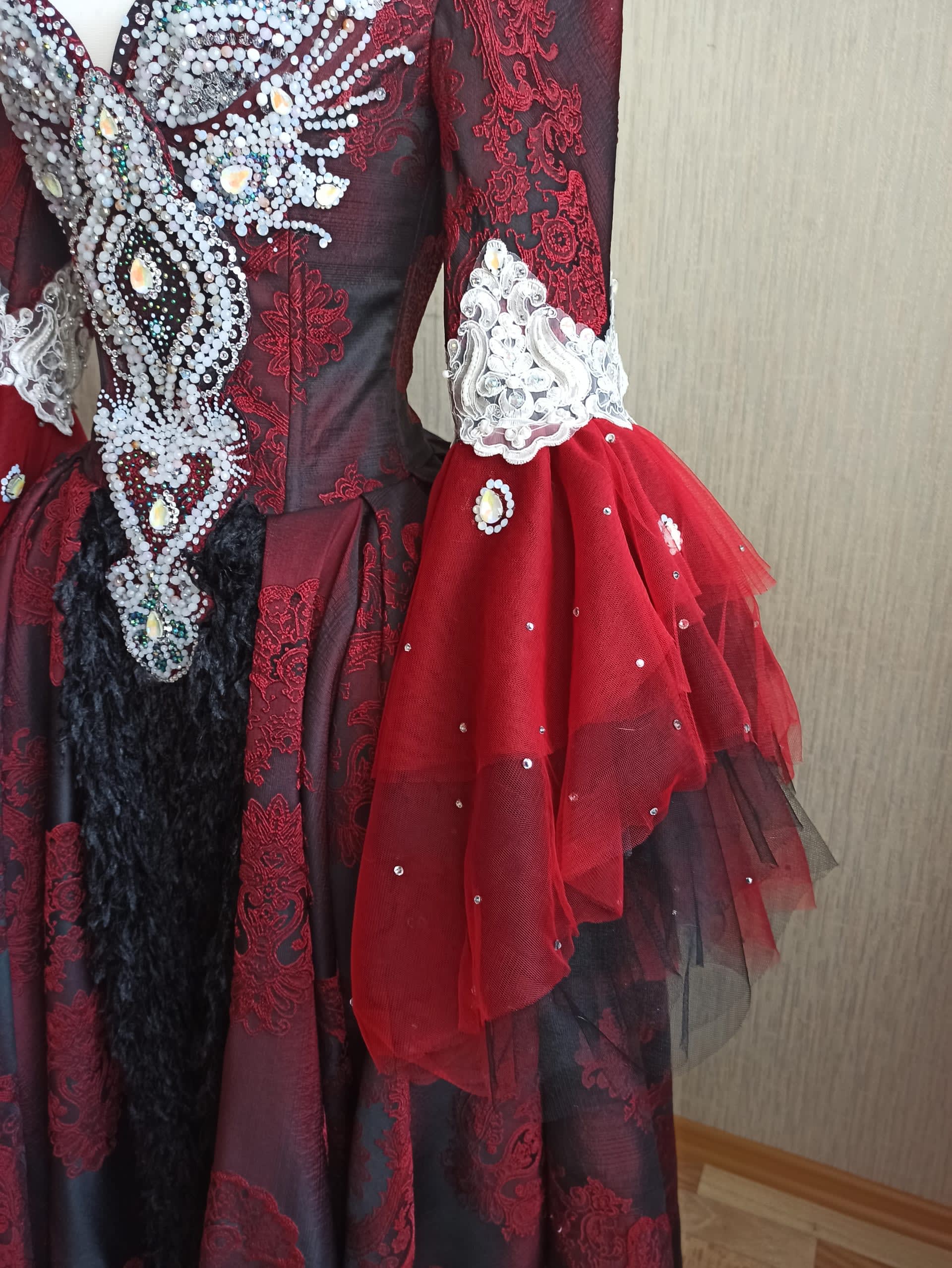 Evil Queen Regina cosplay