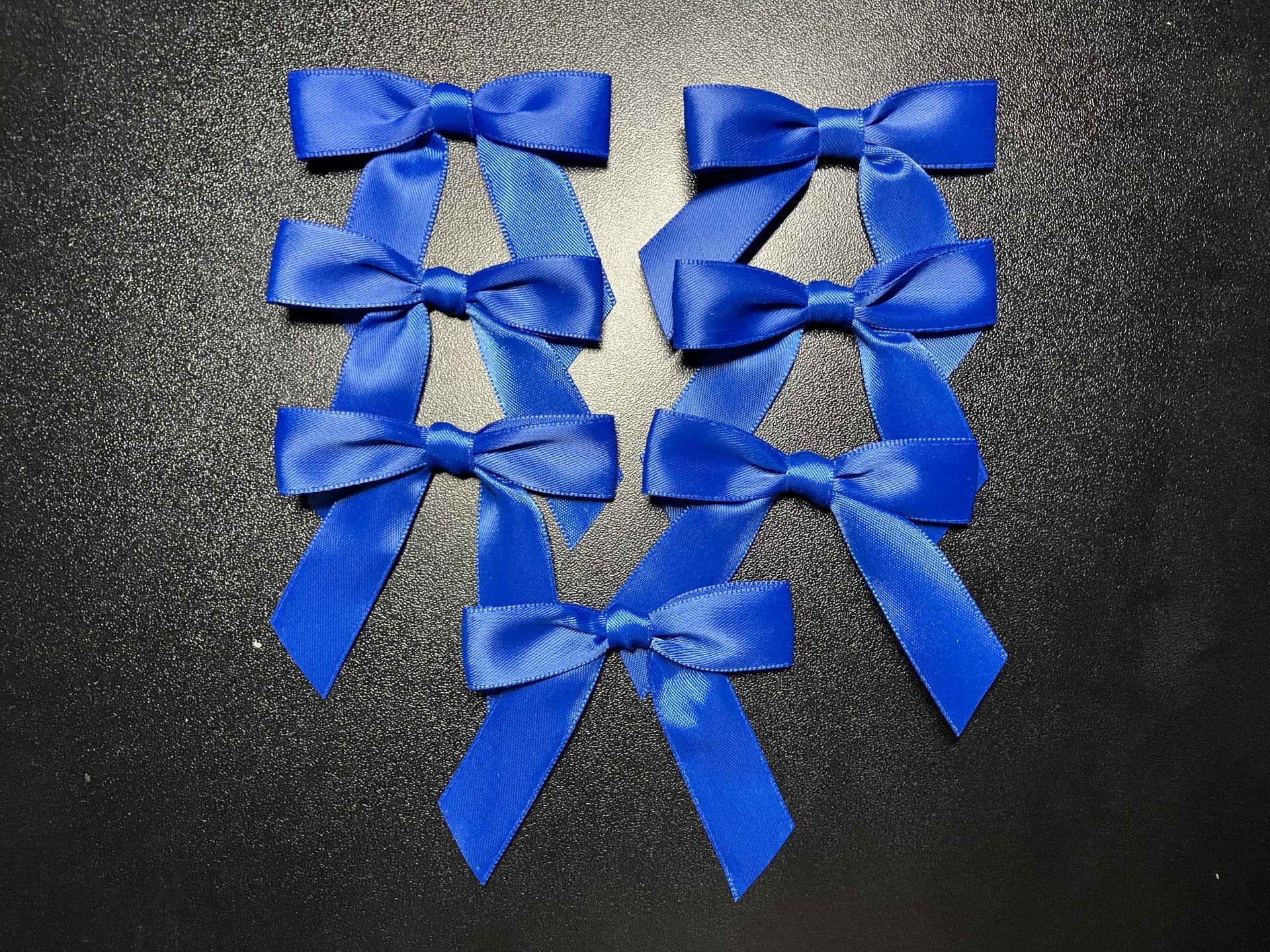 friendshapedplant-3-blue-pre-tied-ribbons-about