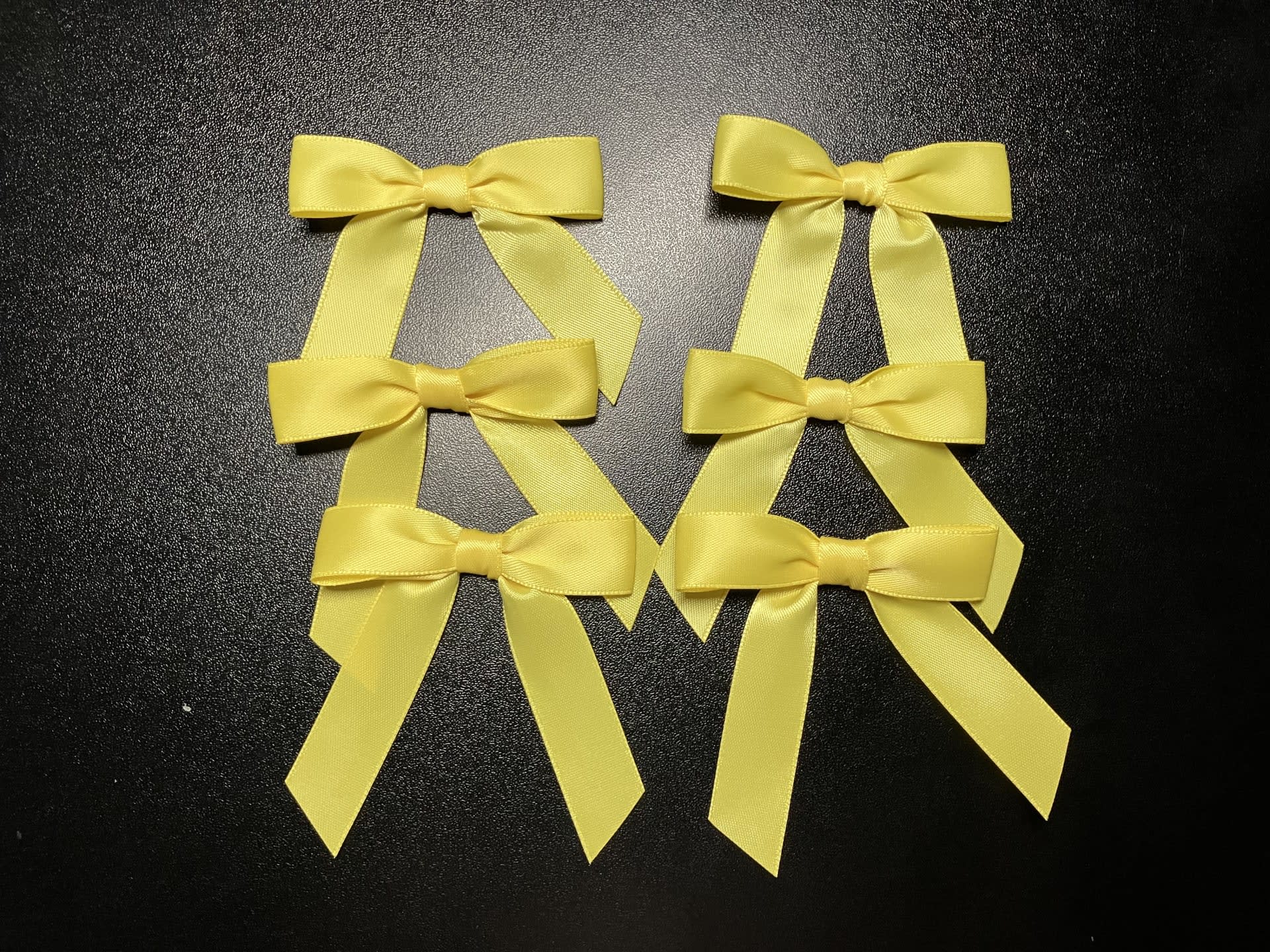 friendshapedplant-3-yellow-pre-tied-ribbons-about