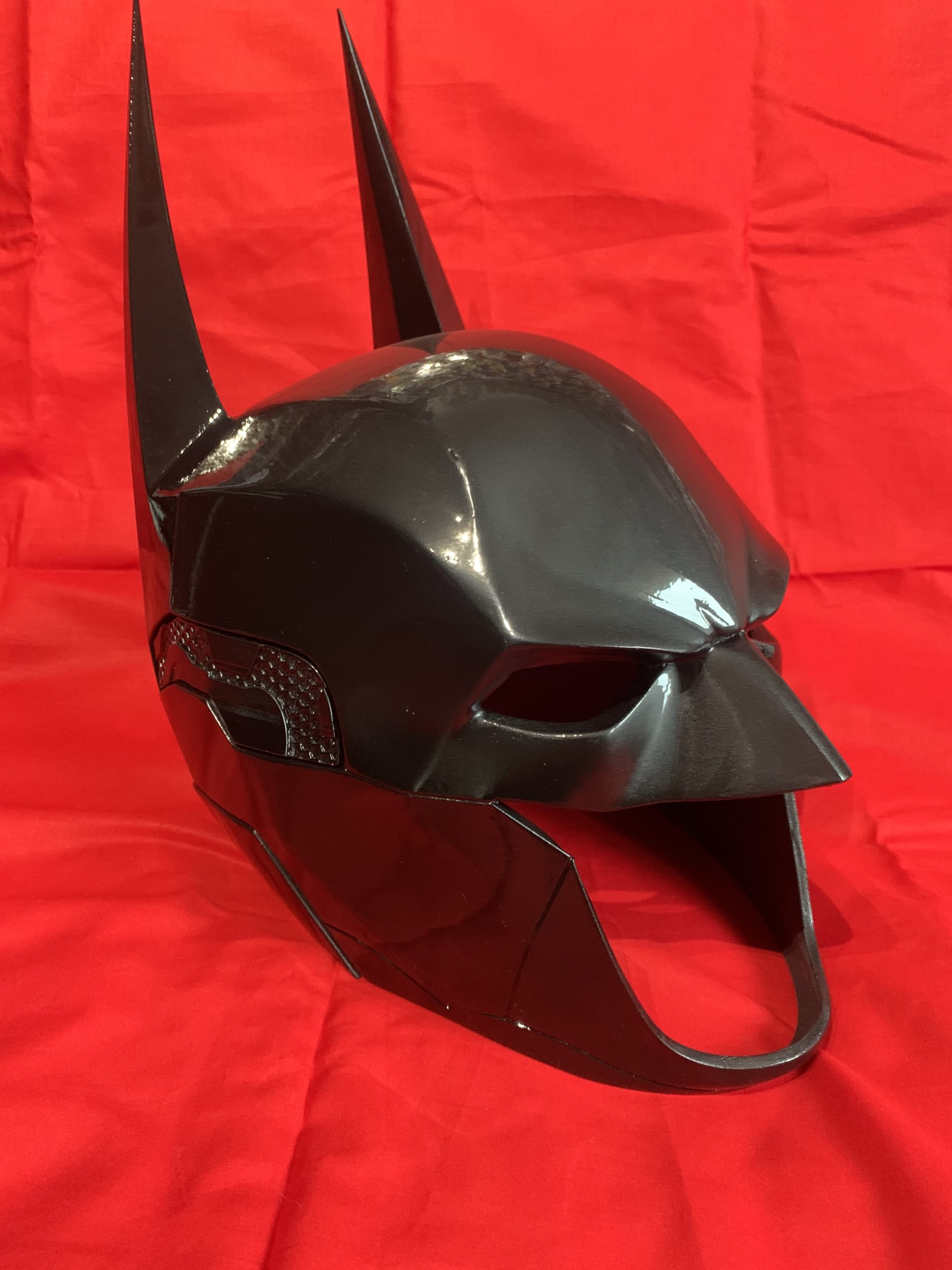 officinemadcosplay-batman-arkham-helmet-with-magenta