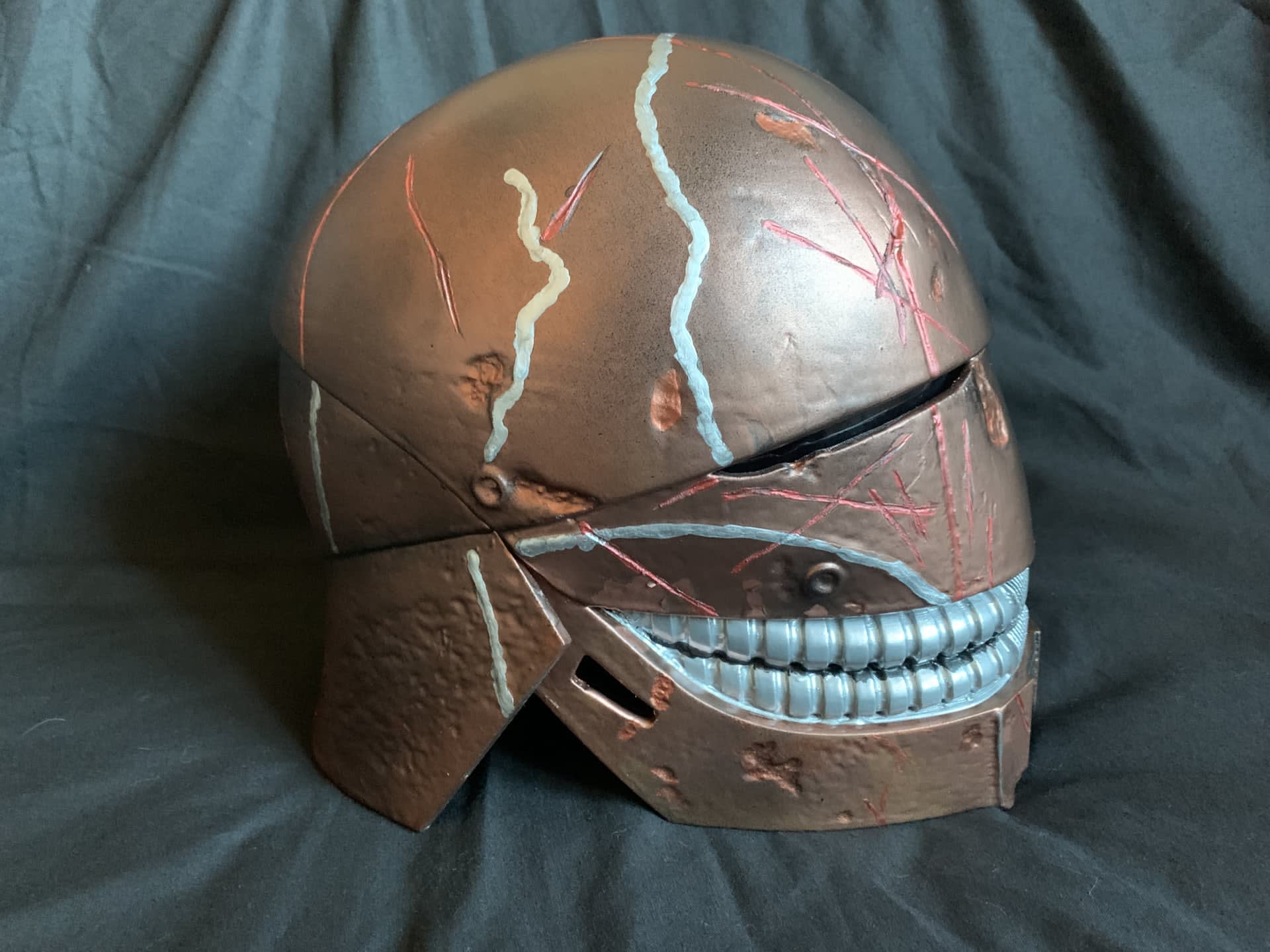 officinemadcosplay-qimir-the-stranger-magnets-helmet
