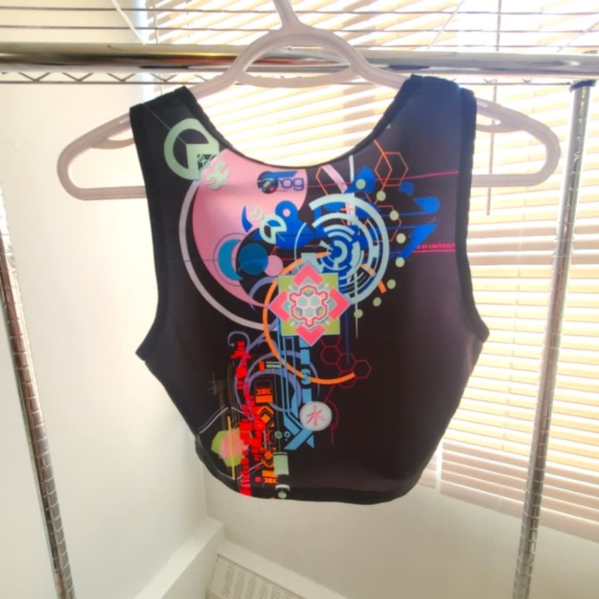 celinamarie-utopik-black-crop-top