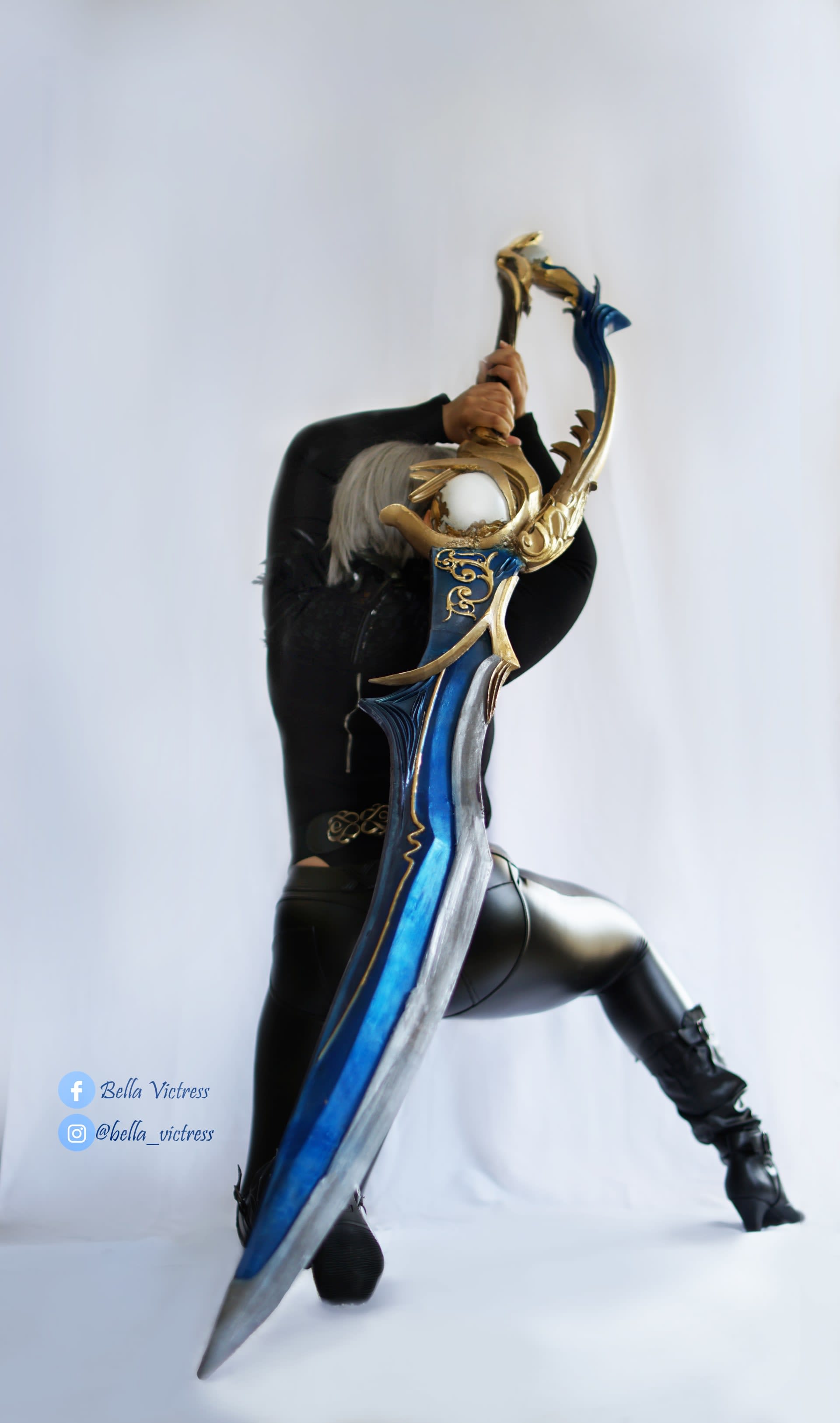 Bleufeatehr Fausser Weapon cosplay