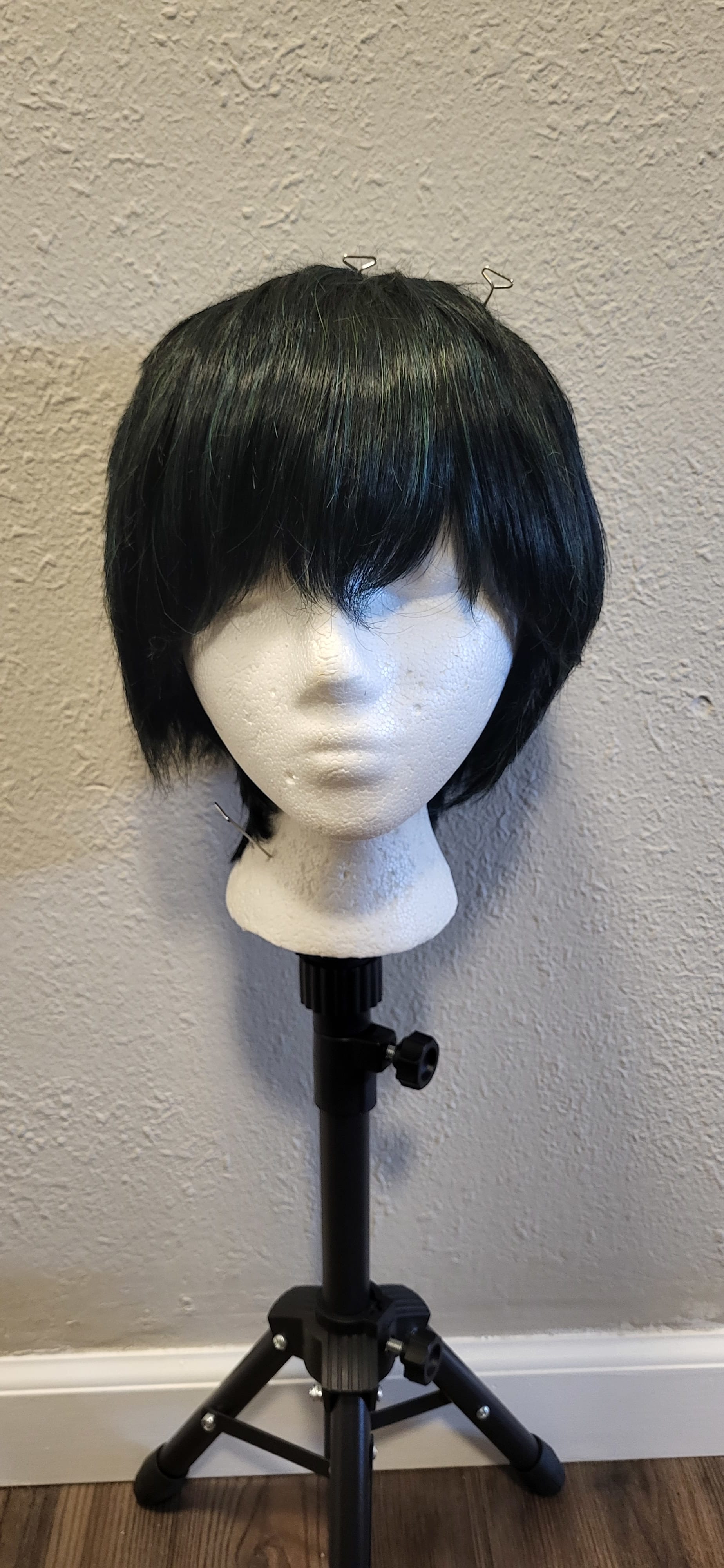 novastitchescosplay-selling-a-used-derek-wig