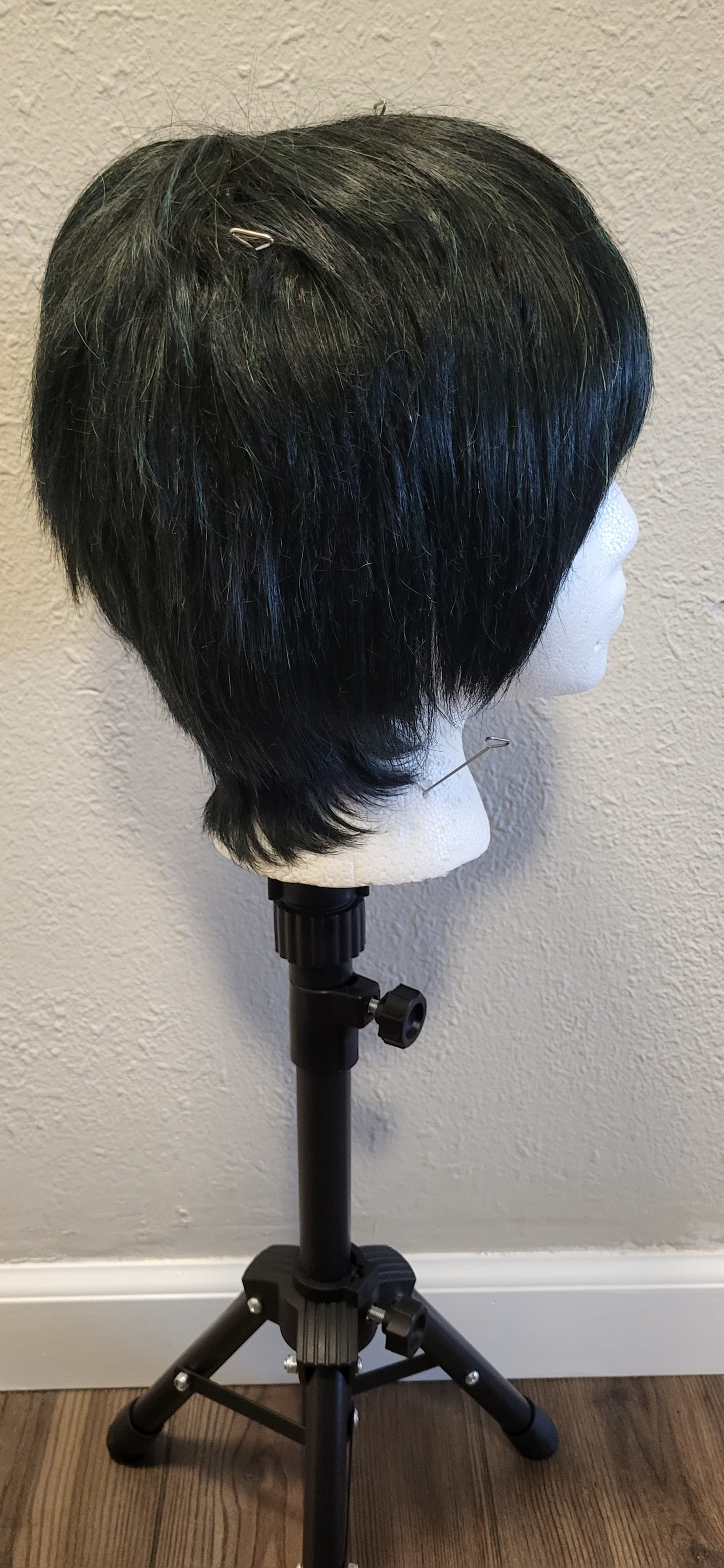 novastitchescosplay-selling-a-used-derek-wig