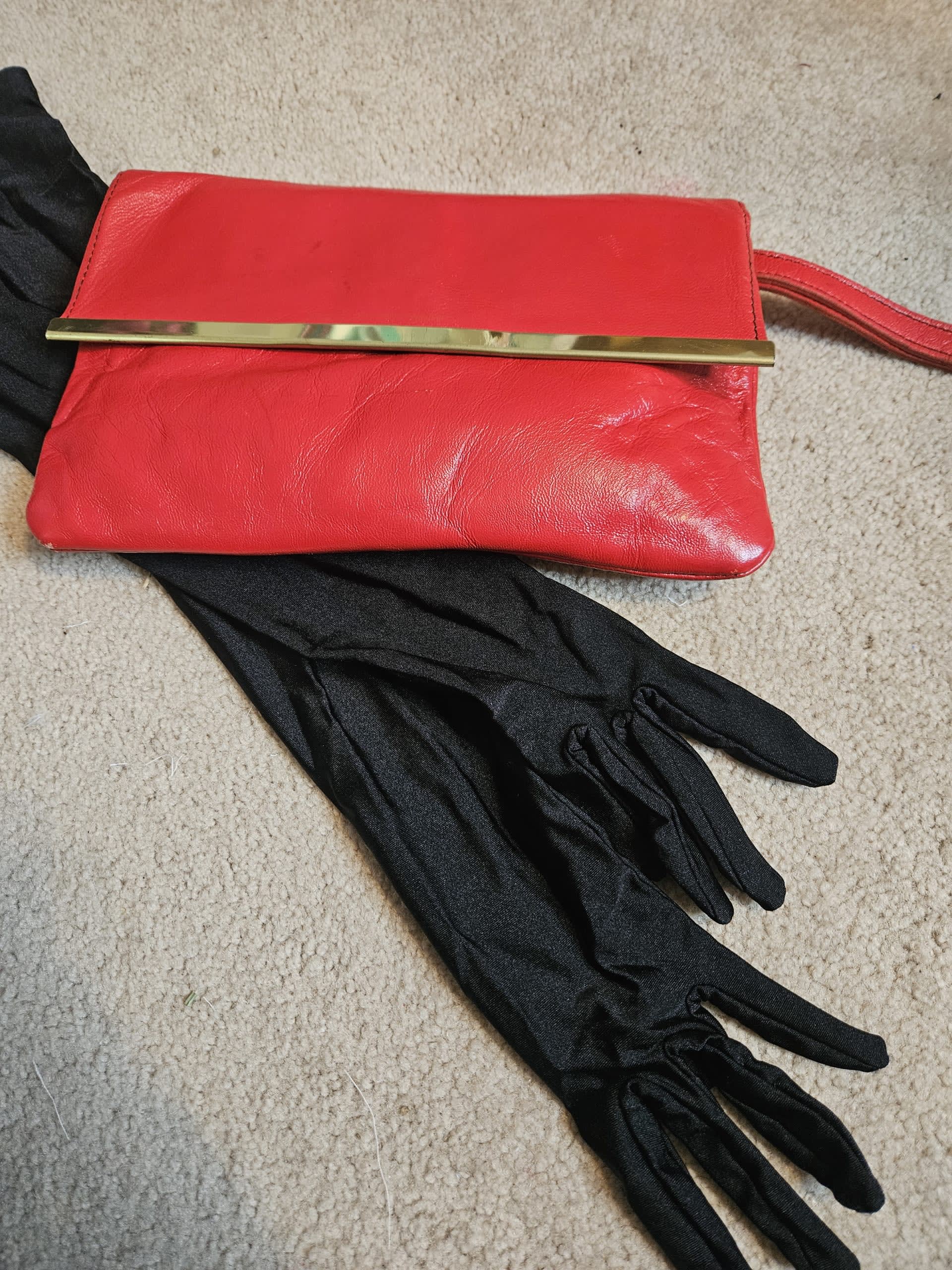 colleencosplay-dress-is-from-carmen-sandiego