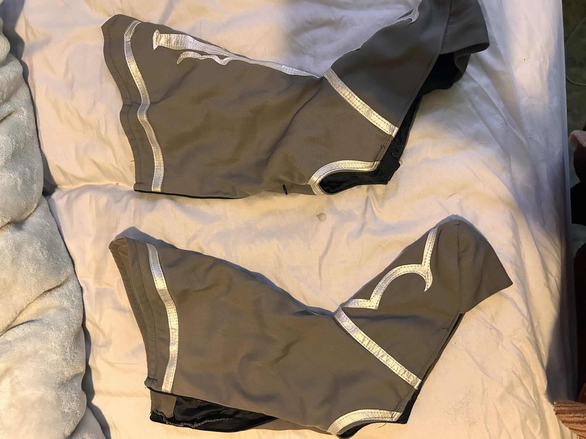 amacari-hello-im-selling-my-white