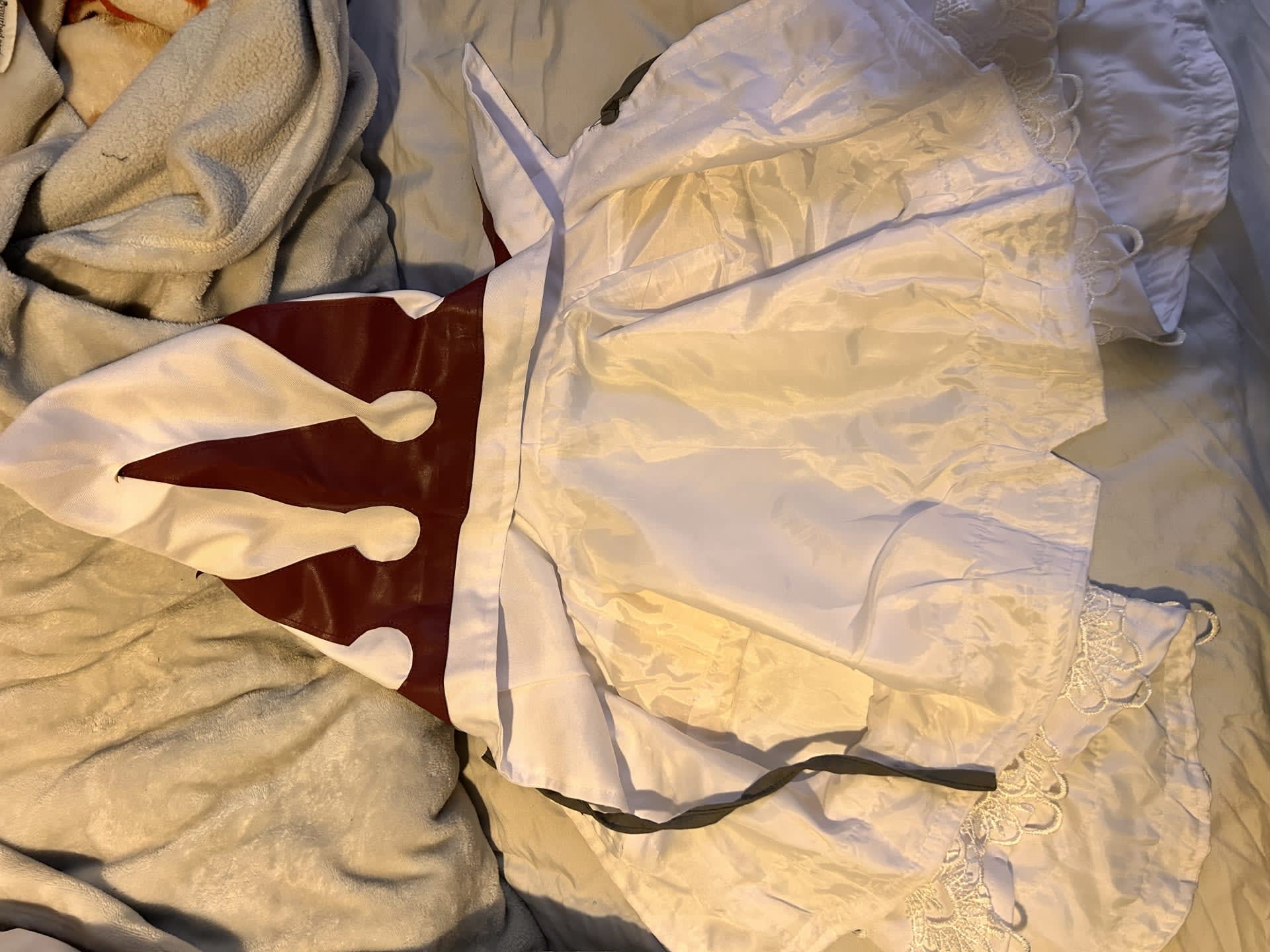 amacari-hello-im-selling-my-white