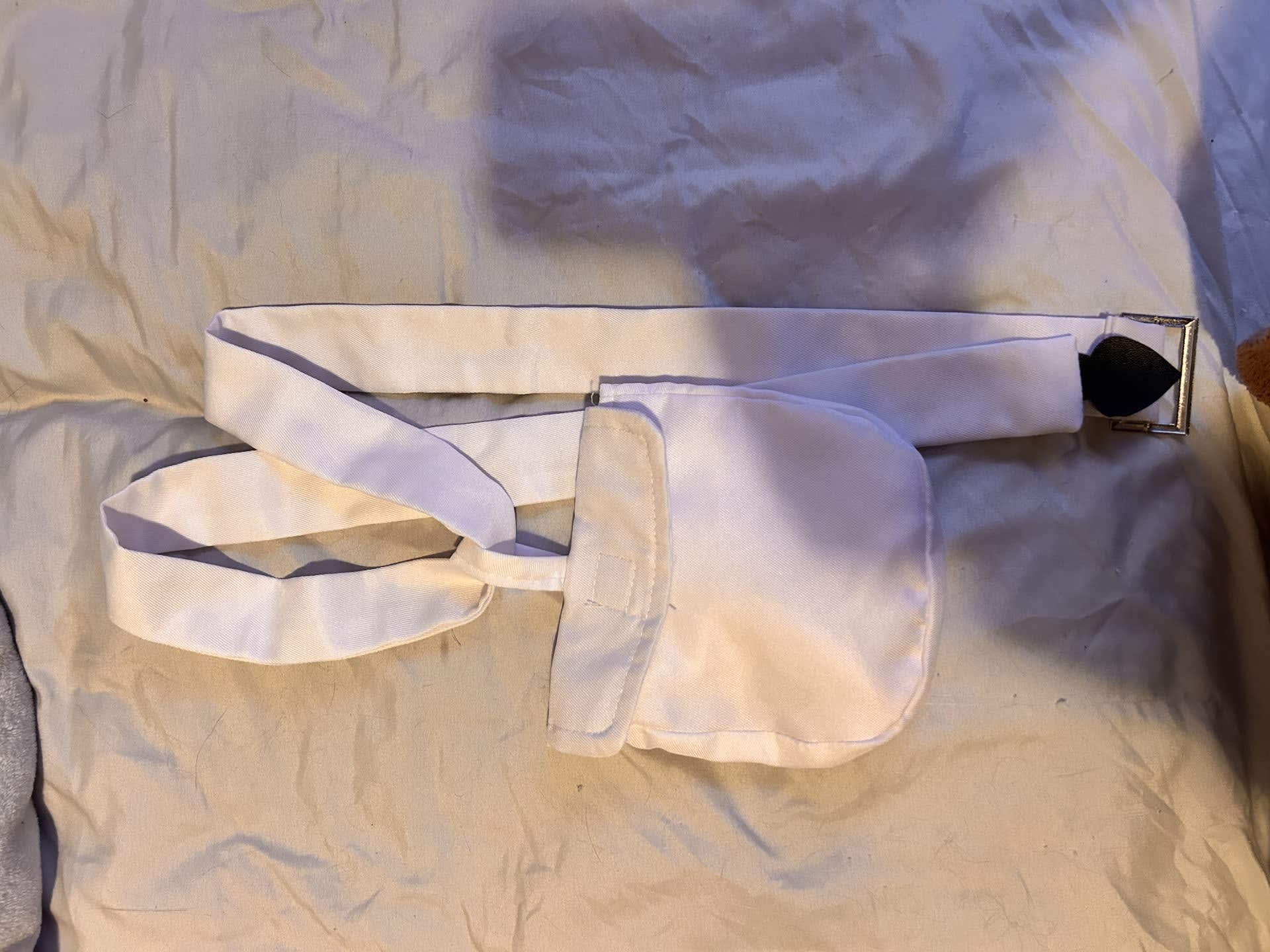 amacari-hello-im-selling-my-white