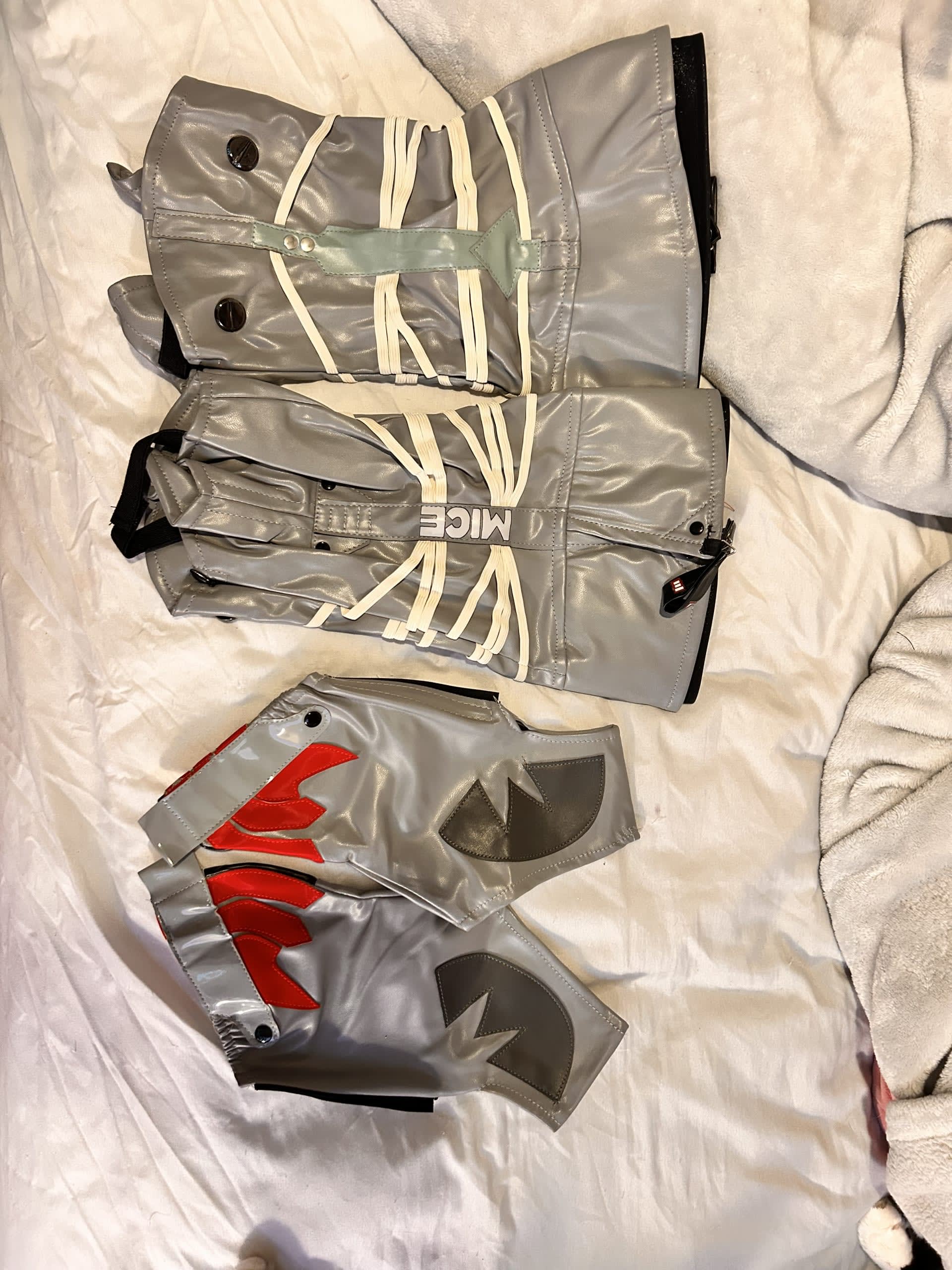 amacari-hey-im-selling-my-jane