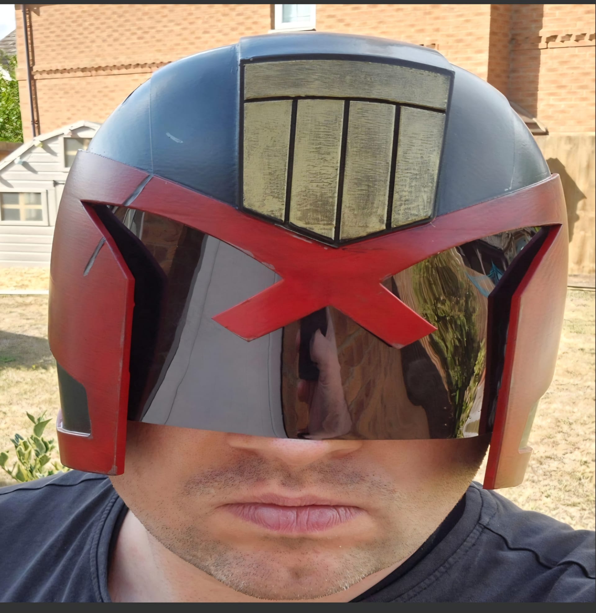 dreamweaverworkshop-judge-dredd-inspired-helmet-3d