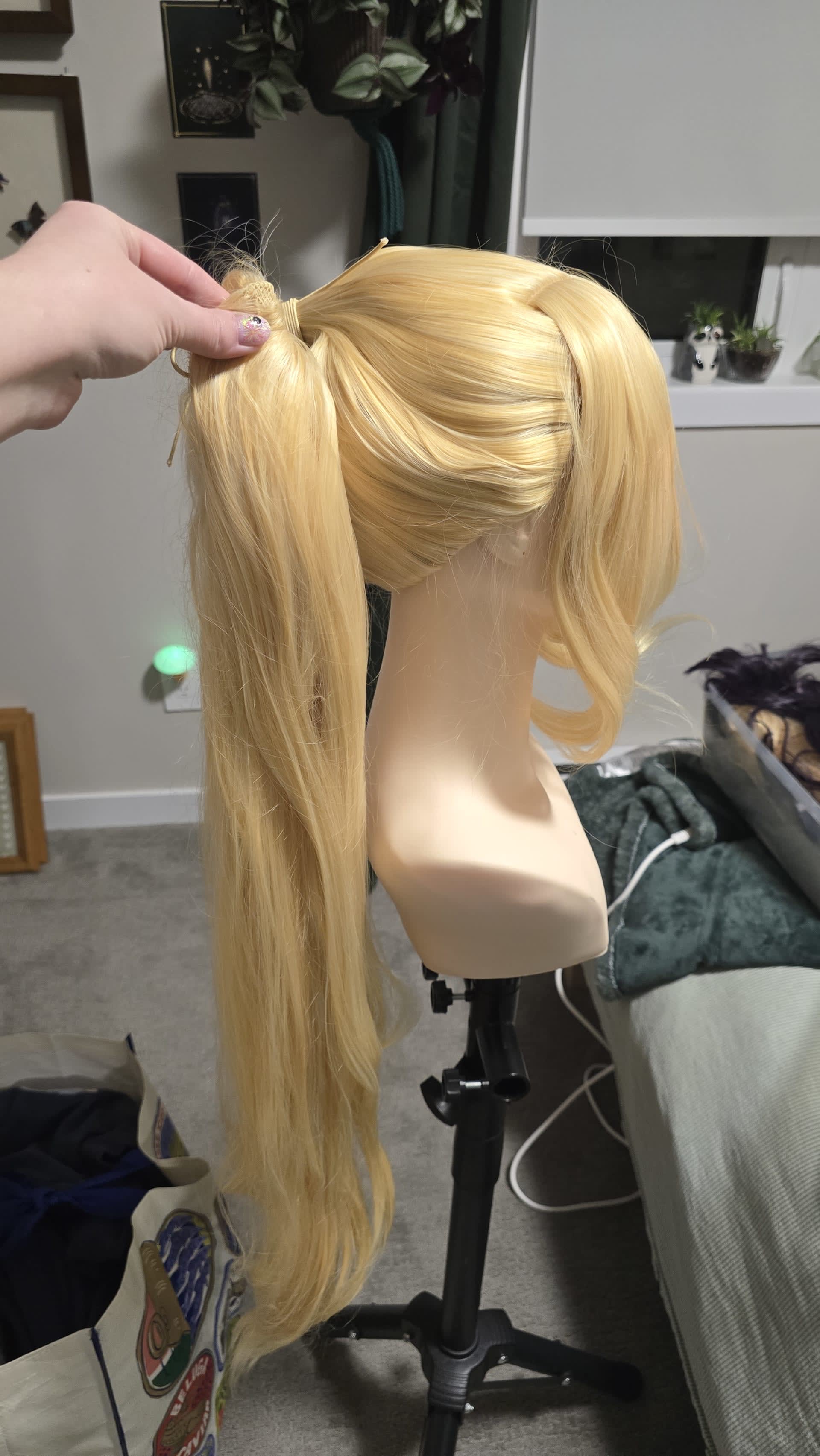 meibei-unstyled-honey-blonde-ponytail-wig