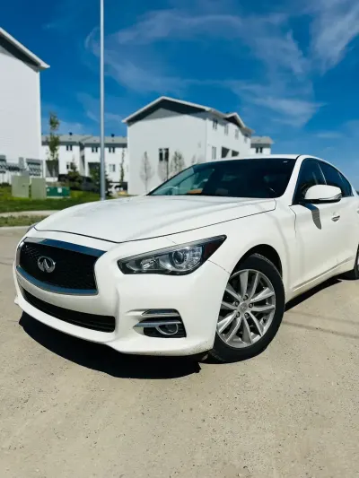 Need Infiniti Q50 with the 3.0T engine, 2017 or newer. Clients are high-end drivers, so the interior must be excellent. No warning lights or known issues.