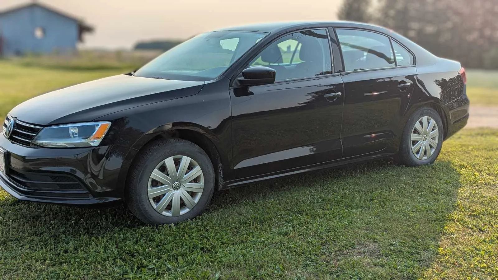 Jetta units wanted for used car export. 2015 or newer, under 180K km. Prefer automatic with Bluetooth. Will consider minor bodywork issues.