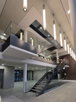 Stahl-Glas-Treppenanlage