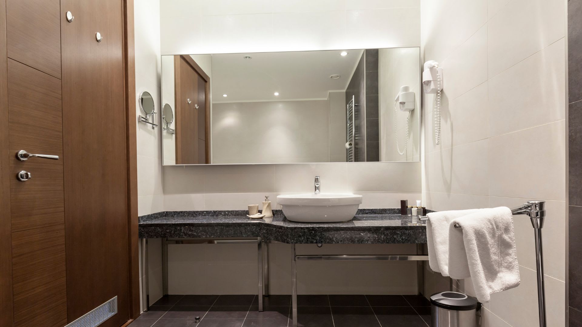 How to Find Hidden Cameras Guide to Safeguarding Your Privacy