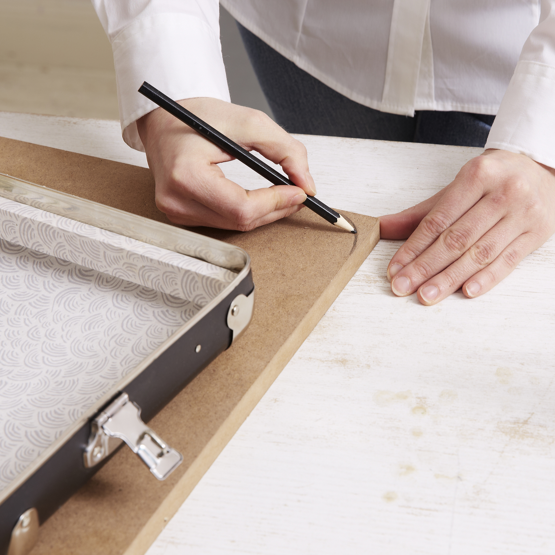 Dremel_Lounge-Chair_Step_01