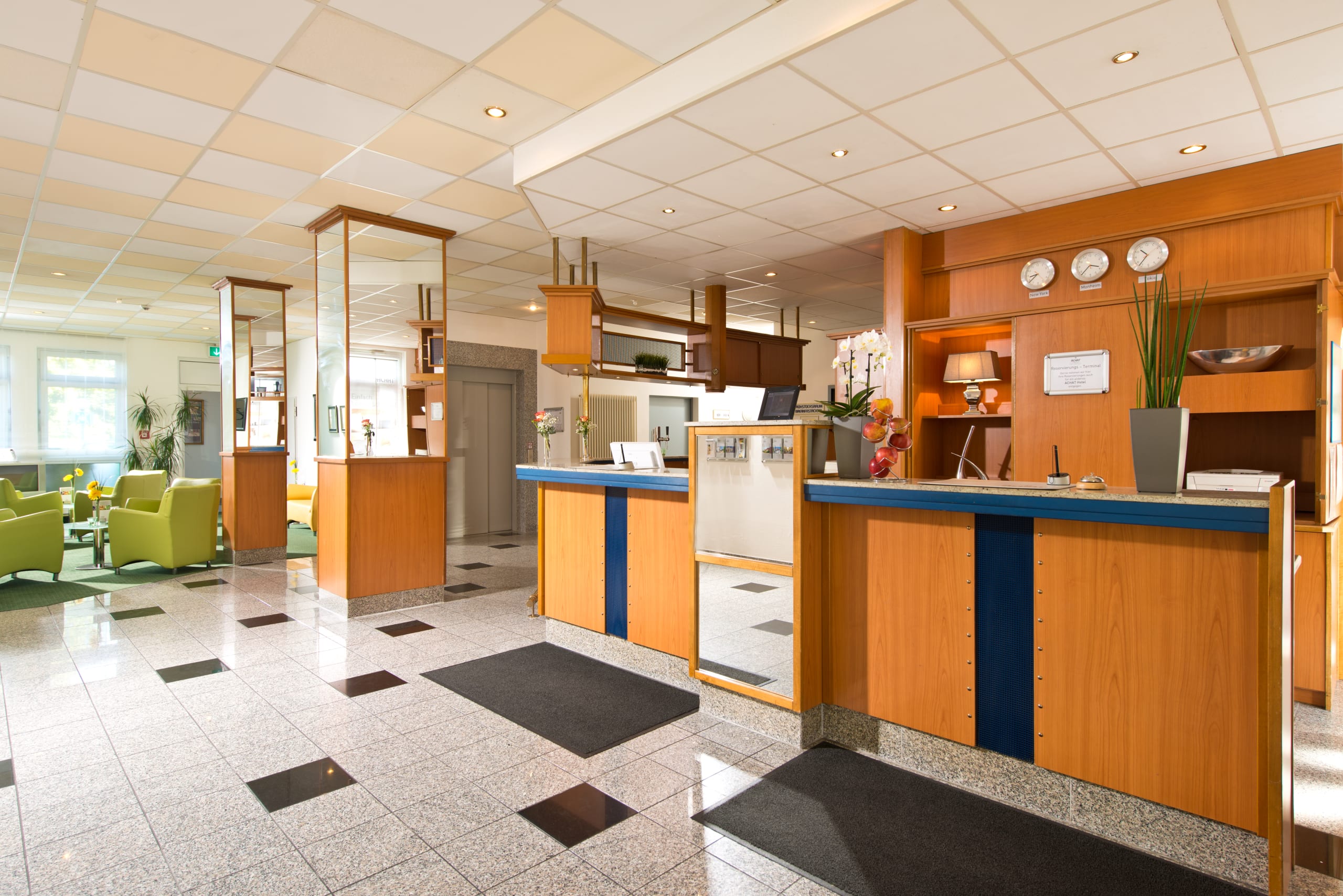 monheim_lobby_2_.jpg