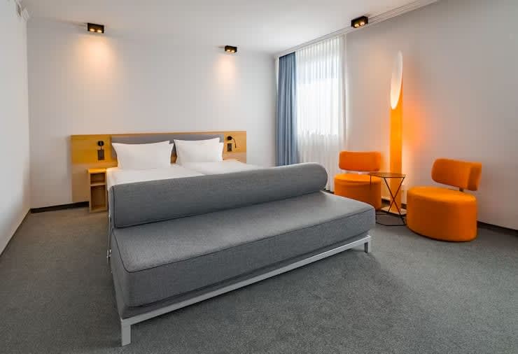 Langzeitzimmer mit Kingsize - Bett  & Schlafcouch  accommodation