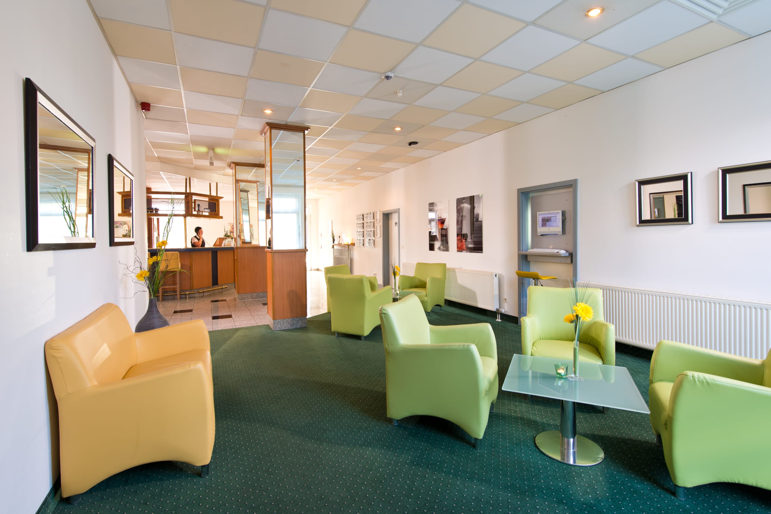 monheim_lobby_3_.jpg