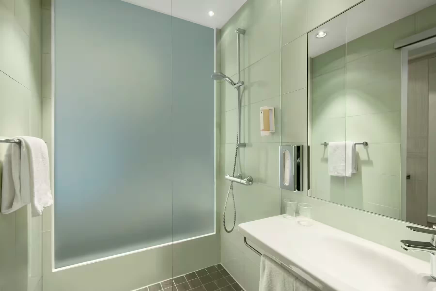 48618_bath_1.avif