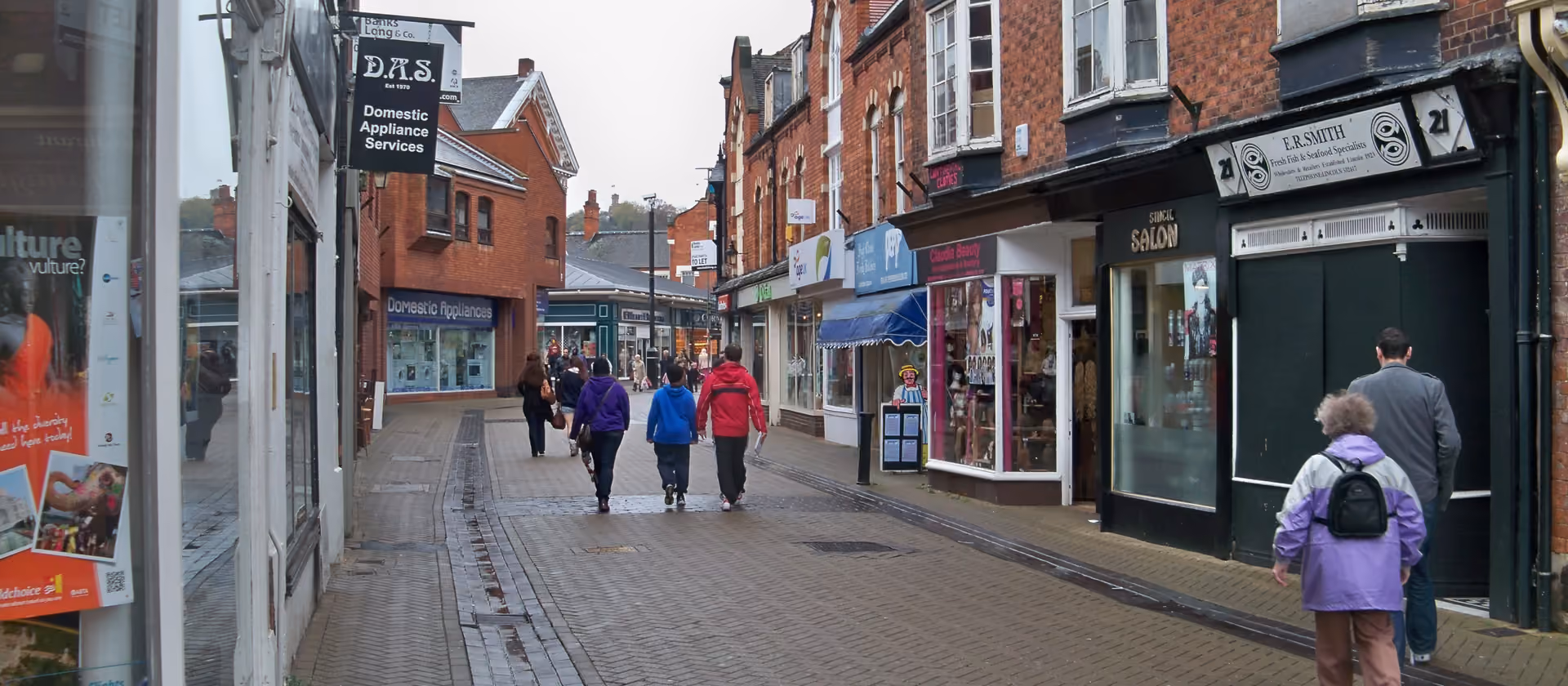 Fußgängerzone mit Backsteingebäuden in Lincoln.