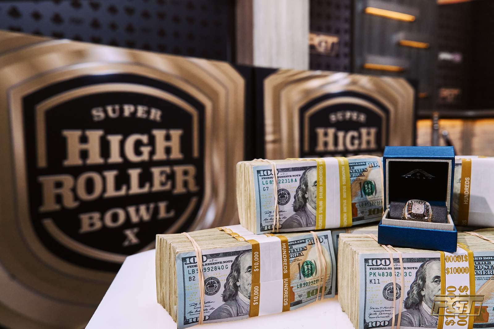 João Simão avança no 100K Super High Roller Bowl X do PGT