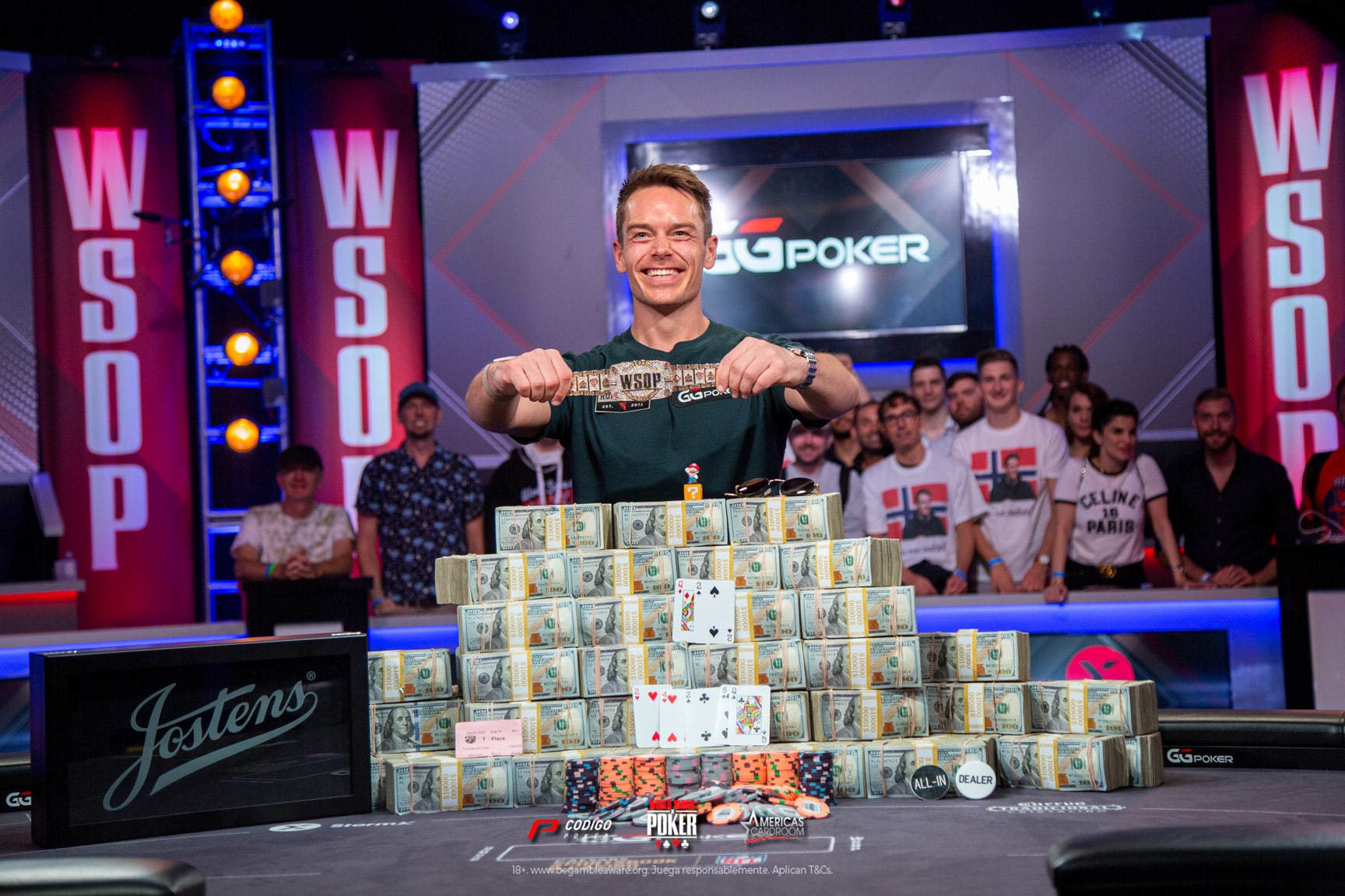 Espen Jorstad con el brazalete del Main Event de la WSOP como referencia del poker noruego