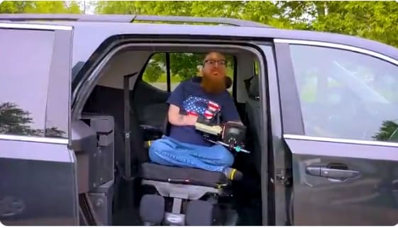 La solidaridad permitió la creación de la PokerVan