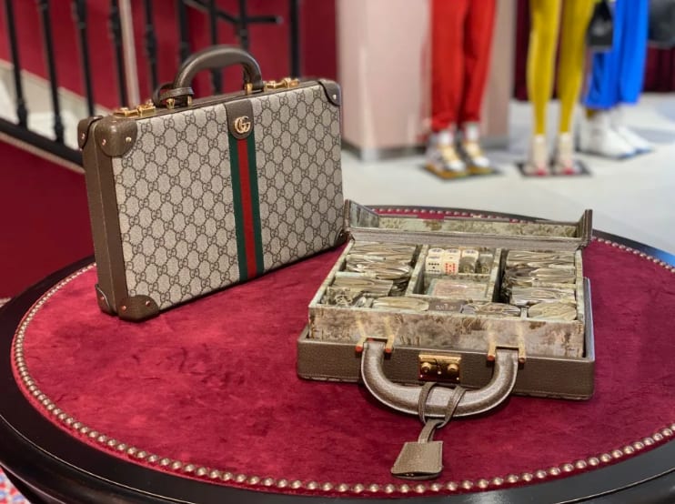 ¿Cómo se verían tus partidas con este lujoso maletín?