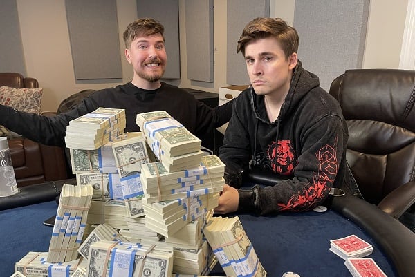 Duelo de influencers deja a uno US$25K abajo