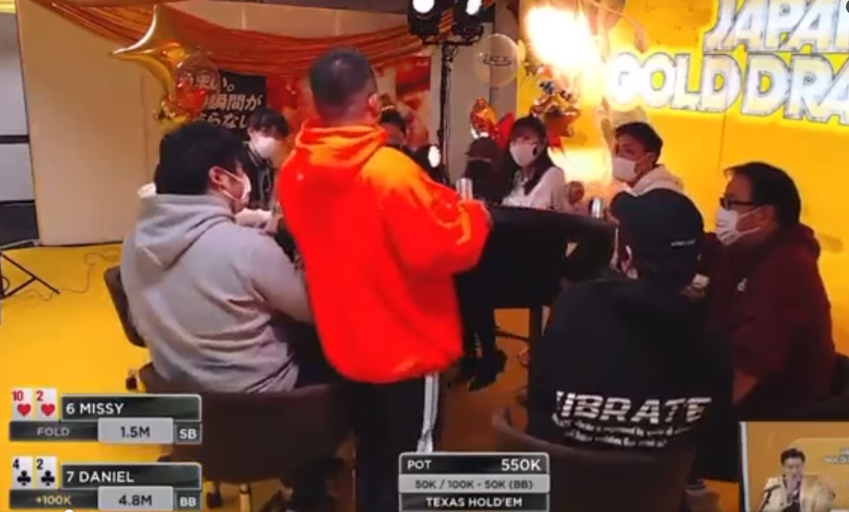 [VIDEO] Tilt nivel Dios: ¡explotó y dio vuelta la mesa!