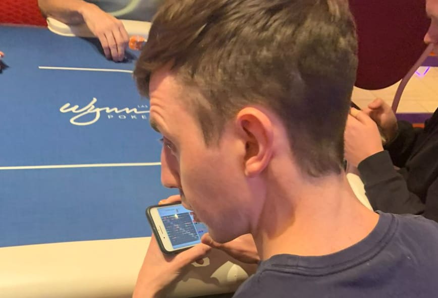 ¿Hay que regular el uso de «solvers» en el poker en vivo?