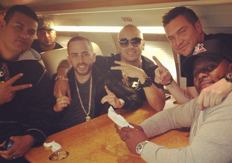 El reguetonero Wisin perdió contra ases a 30 mil pies de altura