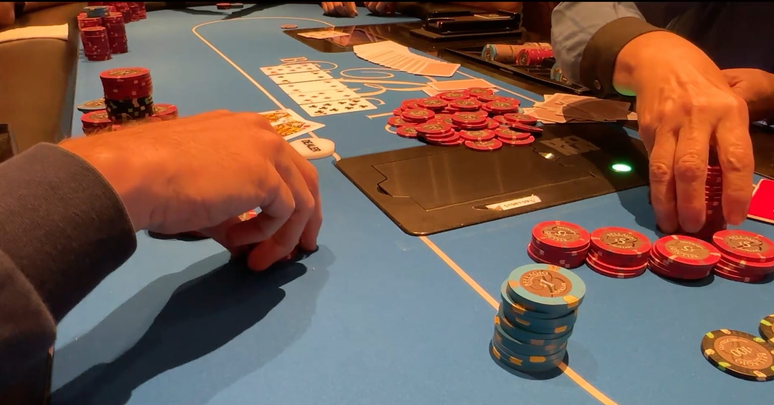 ¿Robo o confusión? Escándalo en una mesa de cash