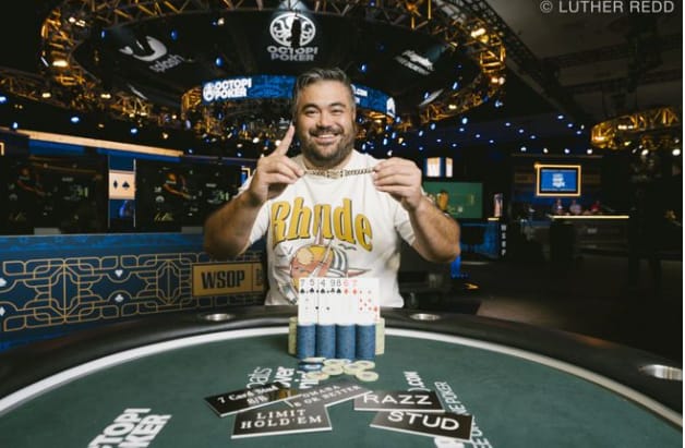 Kristopher Tong gana su primer brazalete con el corazón en la mano