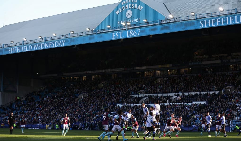 Excampeón de la WSOPE apunta a la compra de un club histórico inglés de fútbol