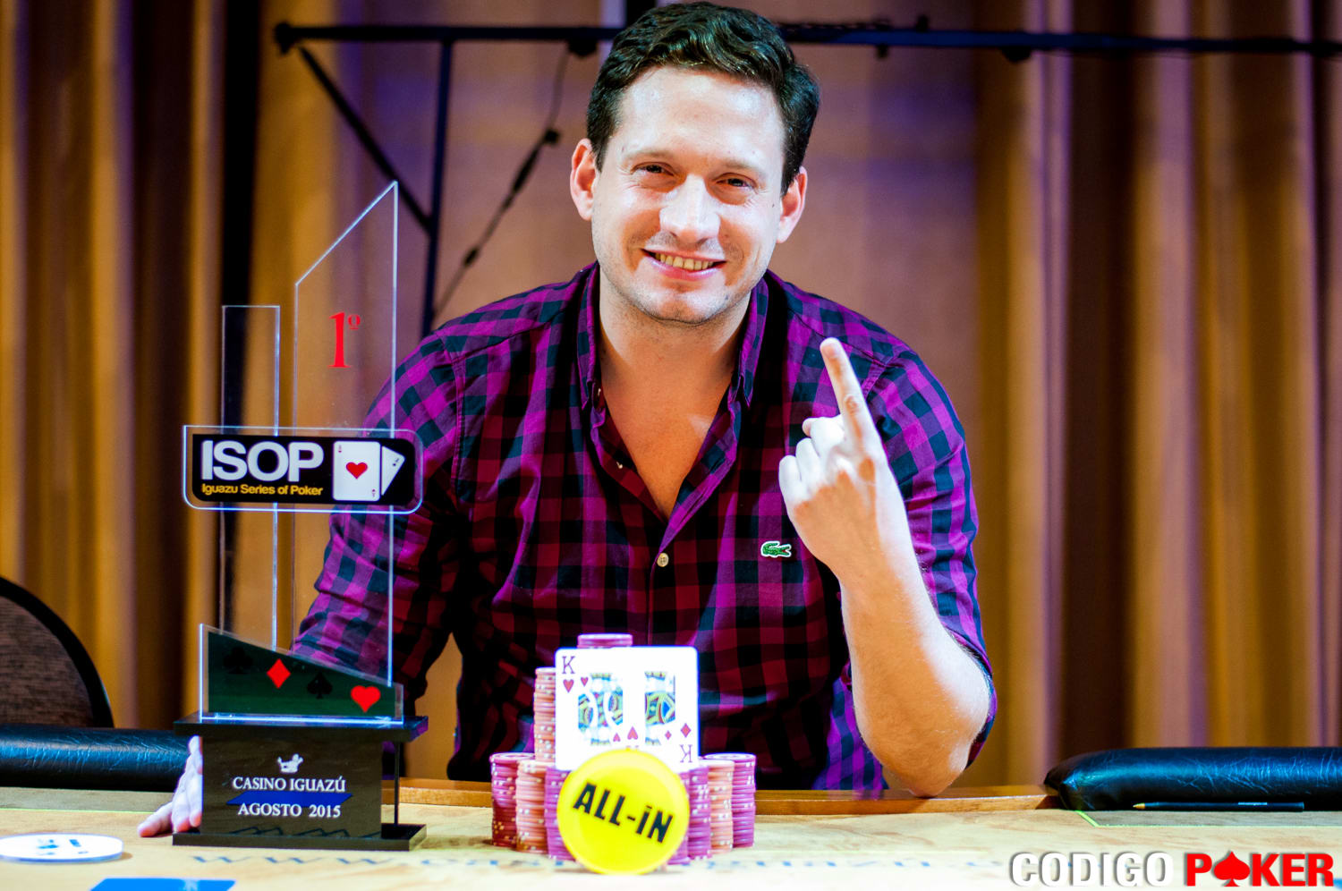 Christian Lucardi es el campeón de la Iguazú Series Of Poker 2015