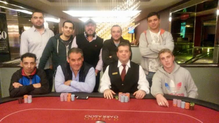 11061330_883377605061275_8312914080575213996_N