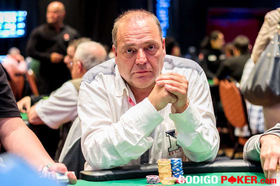 Claudio Moya alzó el título de campeón en el Antay Texas Holdem Poker