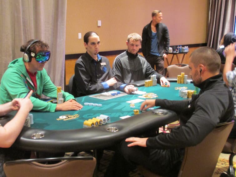 Phil Laak cometió un error que le pudiera haber costado un High Roller