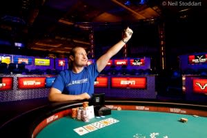Llegó la hora de abandonar el poker para Hastings
