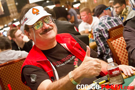 Humberto Brenes ganó el premio “Living Legend” de PokerListings