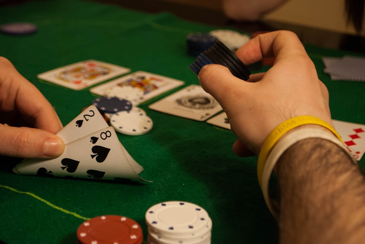 Pensar Poker: Cómo NO jugar manos marginales